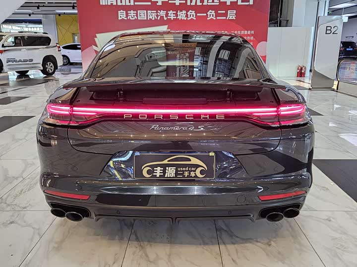 Фото 27 - Porsche Panamera