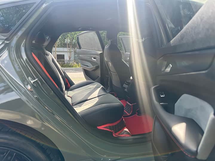 Фото 12 - Geely Binrui