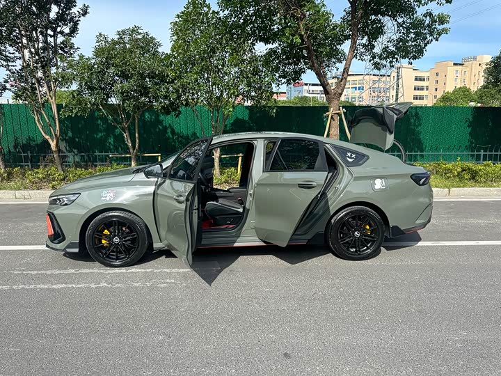 Фото 14 - Geely Binrui