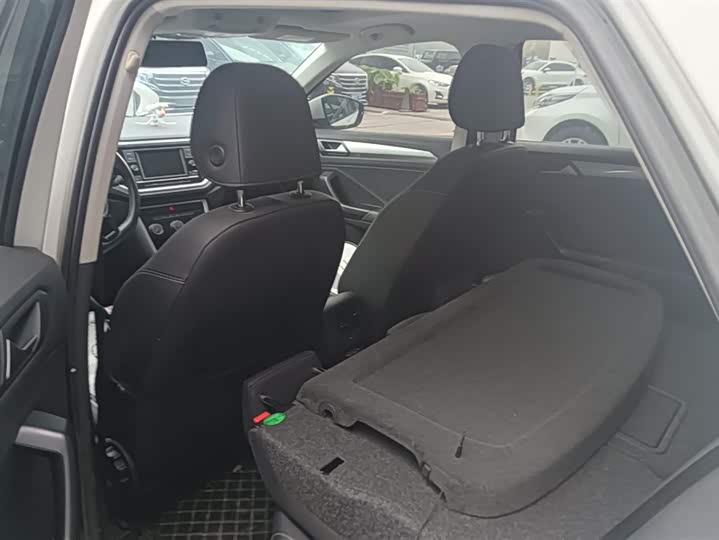 Фото 11 - Volkswagen T-Roc