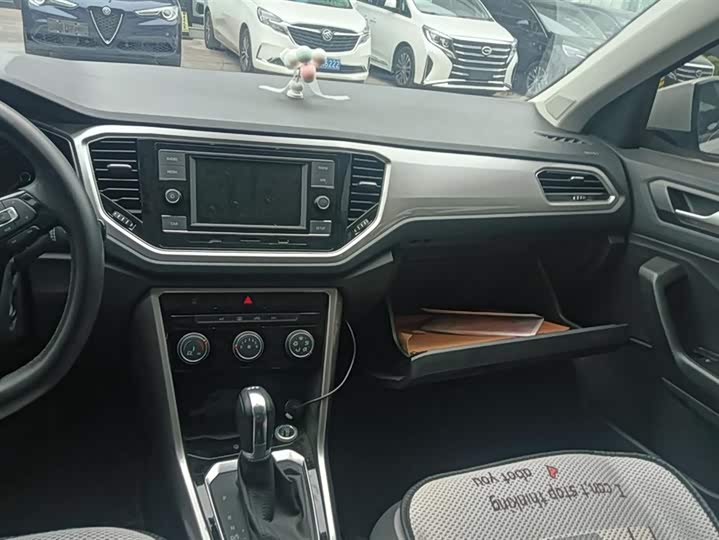 Фото 13 - Volkswagen T-Roc