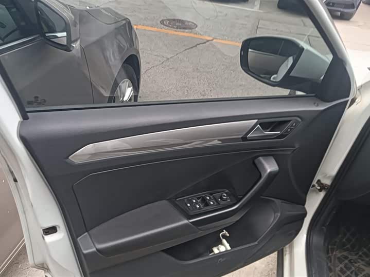 Фото 7 - Volkswagen T-Roc