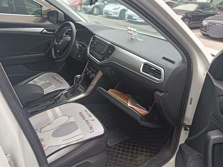 Фото 8 - Volkswagen T-Roc