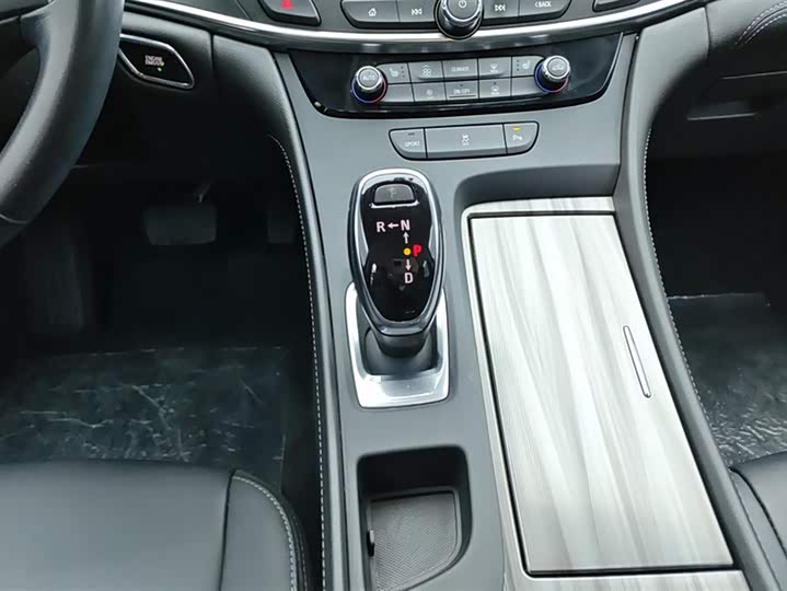 Фото 16 - Buick LaCrosse