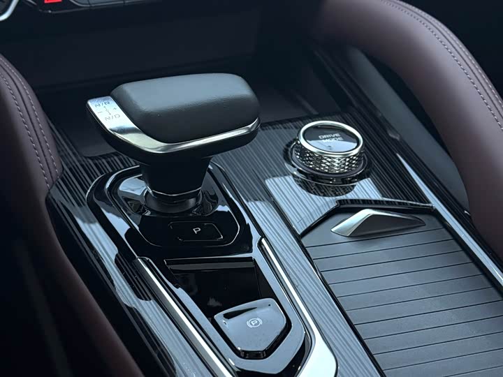 Фото 8 - Geely Monjaro