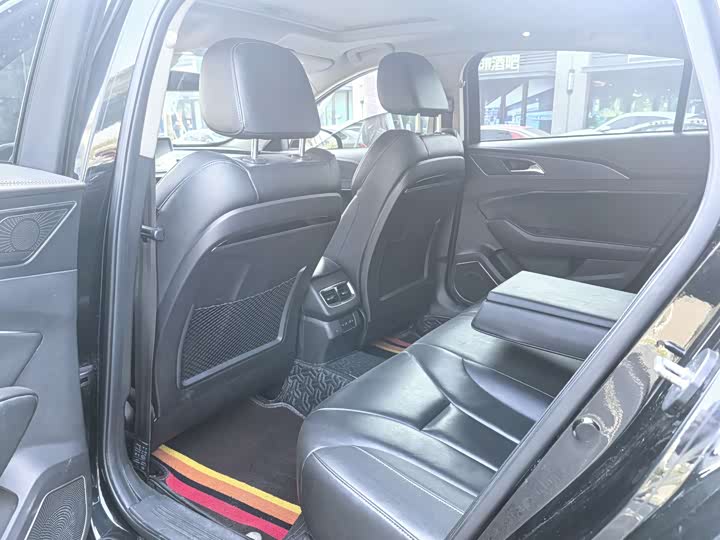 Фото 6 - Hongqi H5