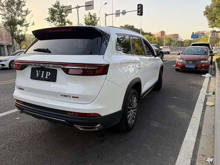 Фото 13 - Jetour X90