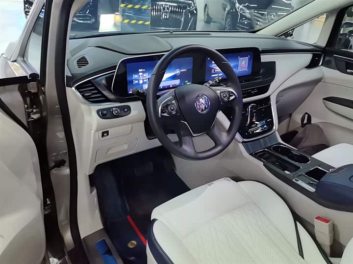 Фото 10 - Buick GL8 ES