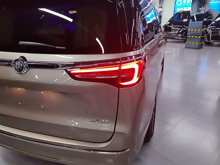 Фото 8 - Buick GL8 ES