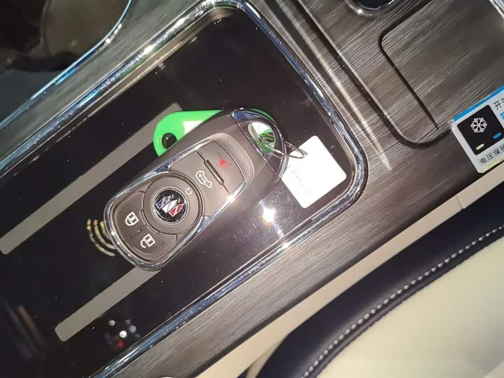 Фото 9 - Buick GL8 ES