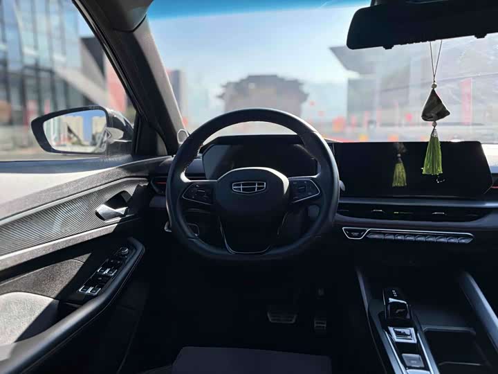 Фото 11 - Geely Binrui