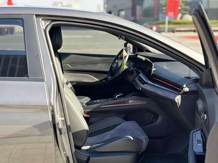 Фото 14 - Geely Binrui