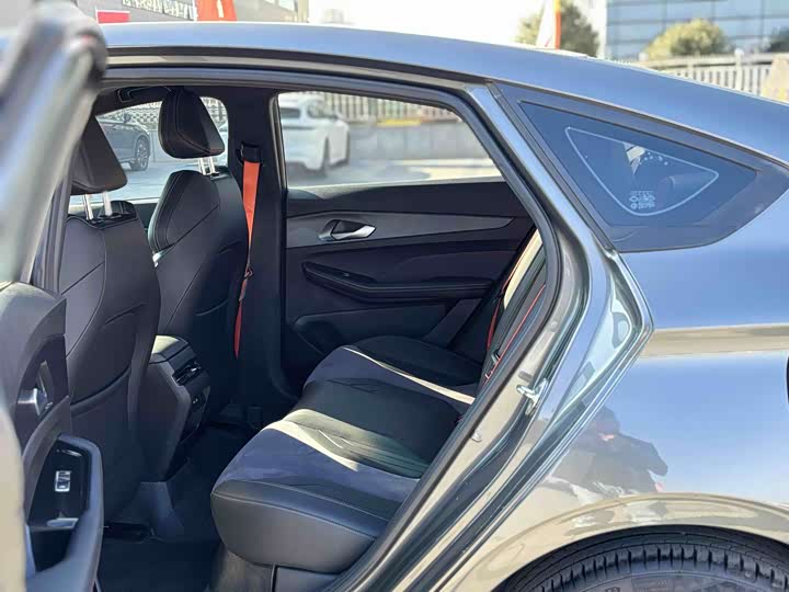 Фото 6 - Geely Binrui