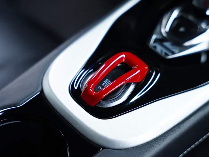 Фото 40 - Lotus Emira