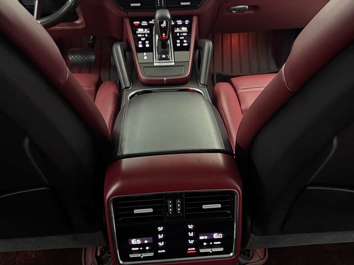 Фото 14 - Porsche Cayenne