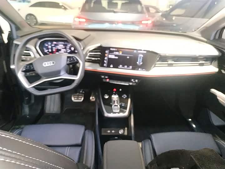 Фото 10 - Audi Q4 e-tron