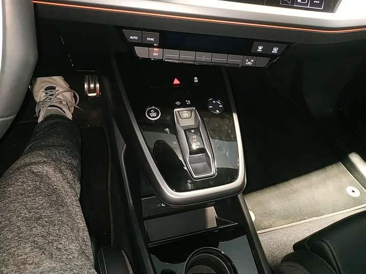 Фото 14 - Audi Q4 e-tron