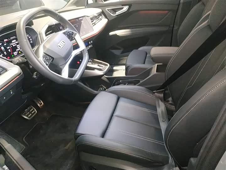 Фото 15 - Audi Q4 e-tron