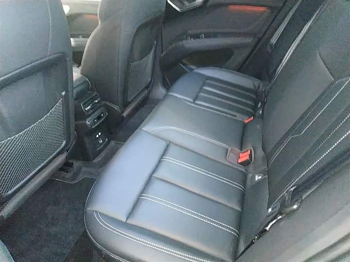 Фото 17 - Audi Q4 e-tron