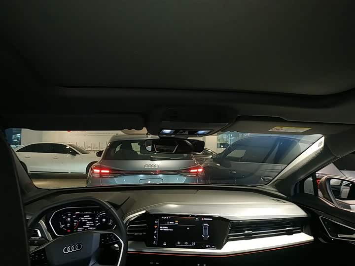 Фото 18 - Audi Q4 e-tron