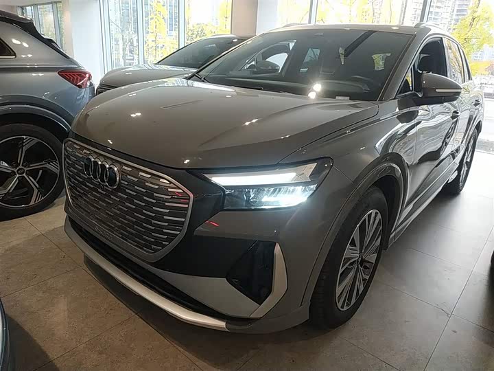 Фото 2 - Audi Q4 e-tron