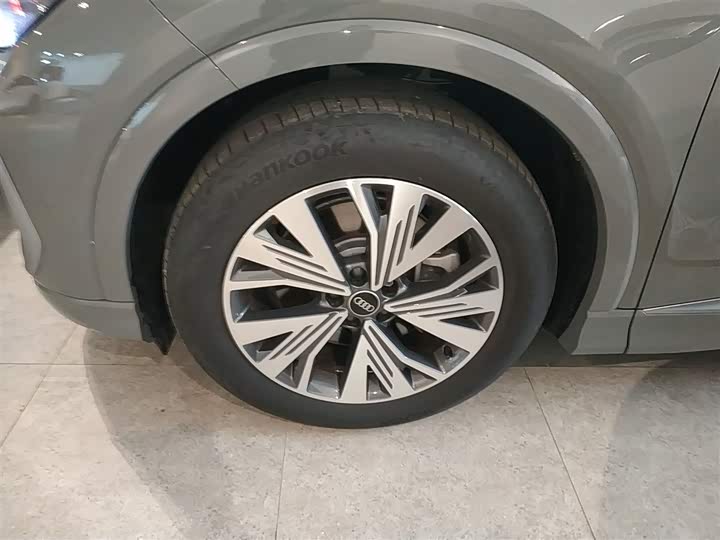 Фото 23 - Audi Q4 e-tron