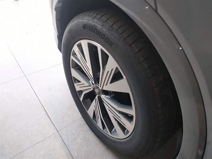 Фото 26 - Audi Q4 e-tron