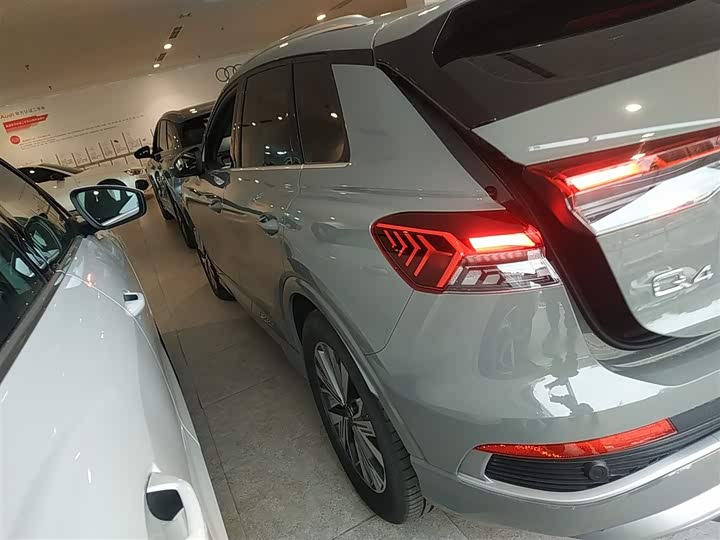 Фото 5 - Audi Q4 e-tron