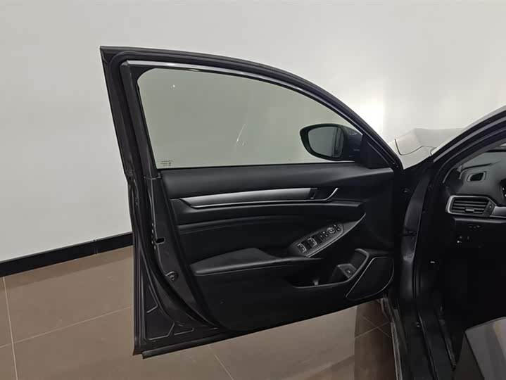 Фото 7 - Honda Accord