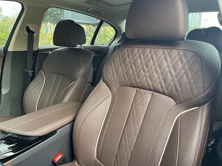 Фото 14 - BMW 5 Series