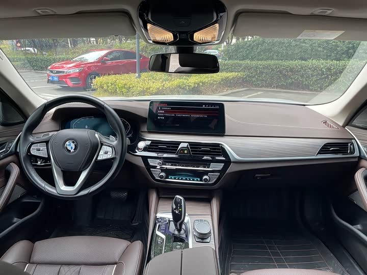 Фото 17 - BMW 5 Series