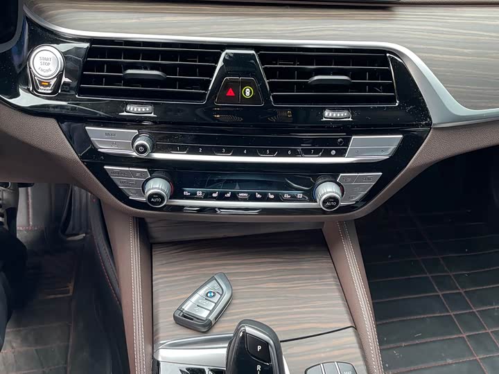Фото 21 - BMW 5 Series