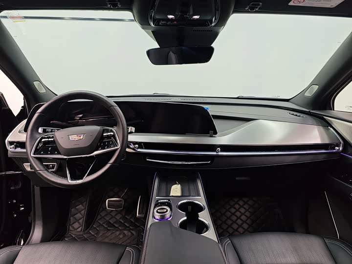 Фото 10 - Cadillac XT5