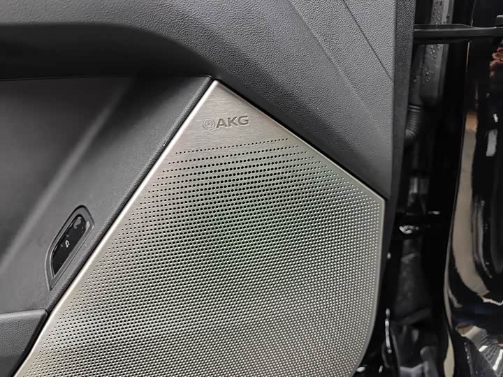 Фото 17 - Cadillac XT5