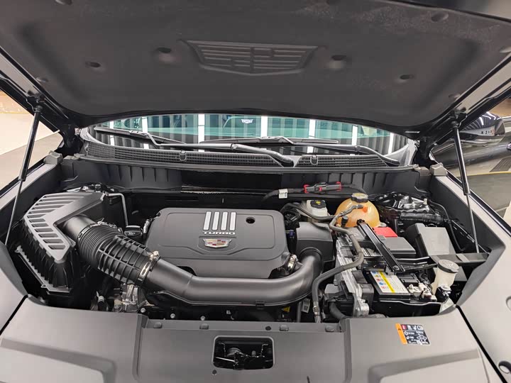 Фото 18 - Cadillac XT5