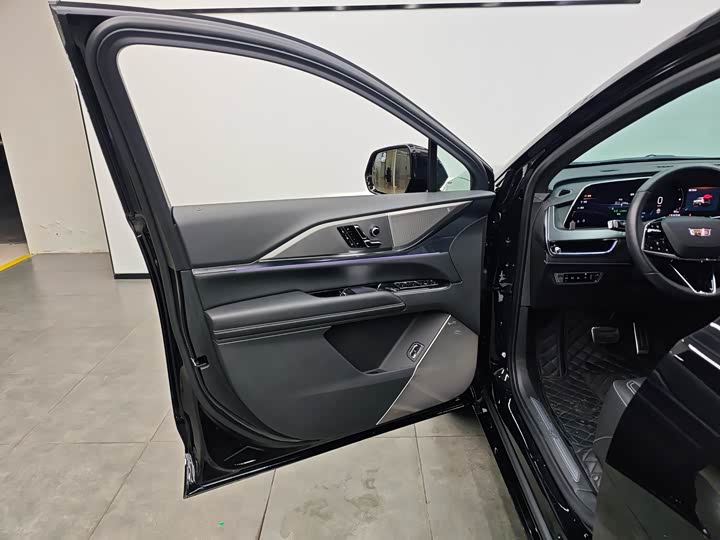 Фото 7 - Cadillac XT5