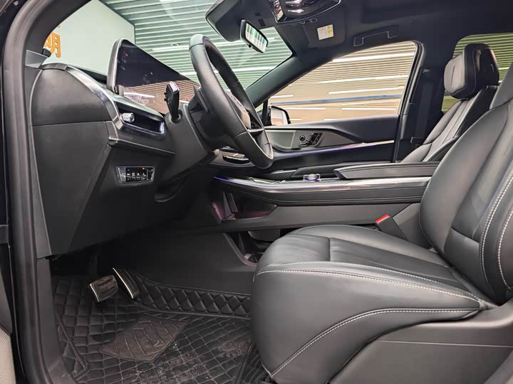 Фото 9 - Cadillac XT5