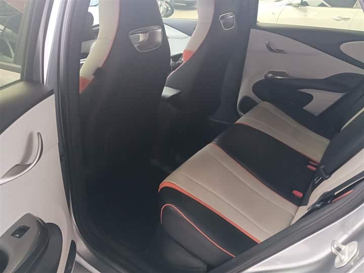 Фото 17 - BYD Dolphin