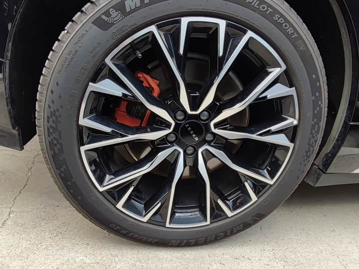 Фото 16 - Zeekr 7X