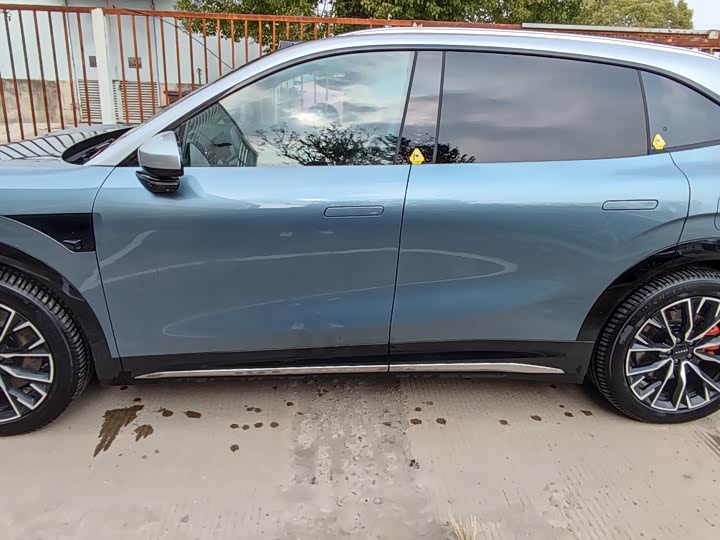 Фото 2 - Zeekr 7X