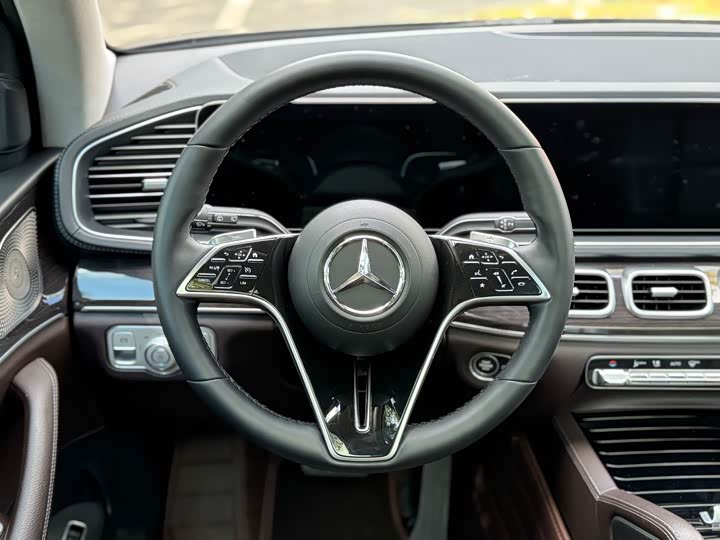 Фото 12 - Mercedes-Benz GLE-Class