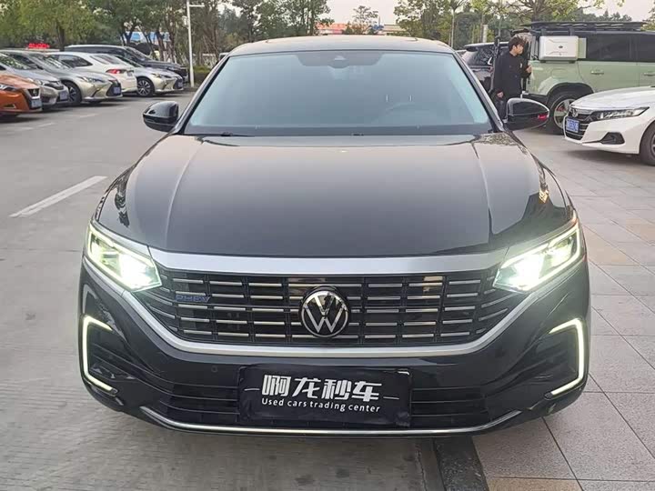Фото 2 - Volkswagen Passat Hybrid