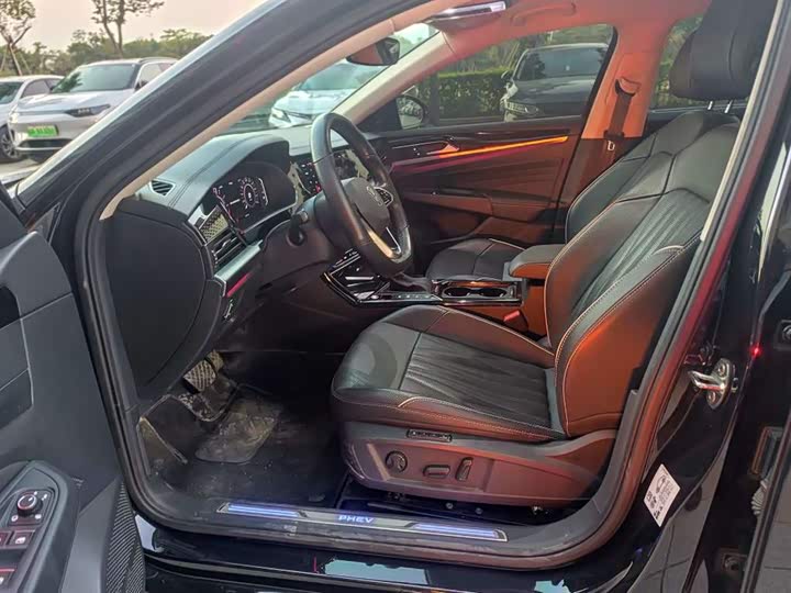 Фото 4 - Volkswagen Passat Hybrid