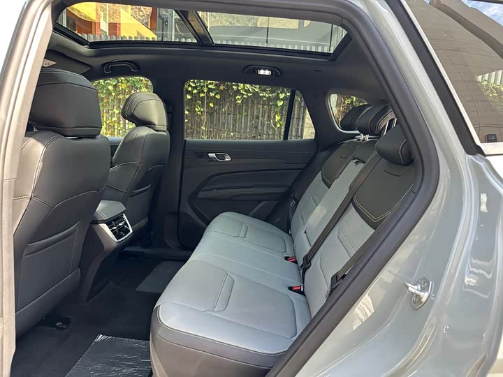 Фото 10 - Ford Equator Sport Hybrid