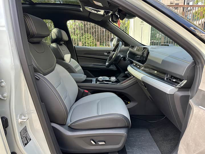 Фото 14 - Ford Equator Sport Hybrid