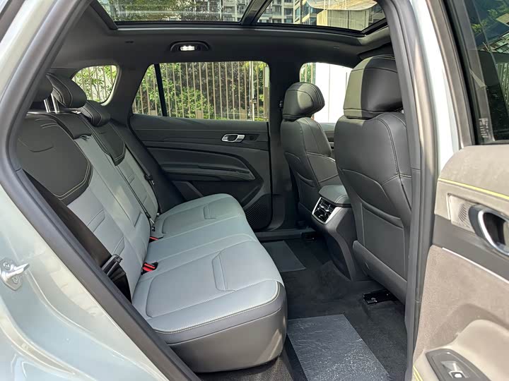 Фото 15 - Ford Equator Sport Hybrid