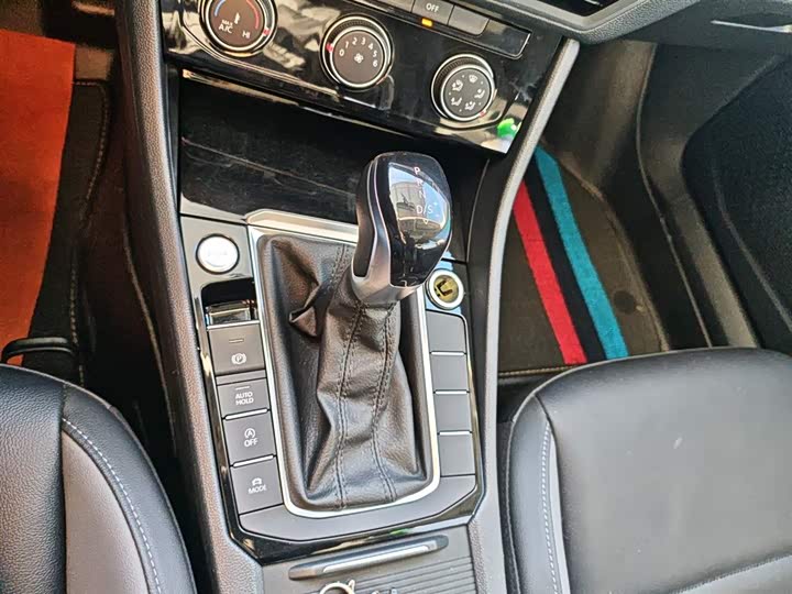 Фото 14 - Volkswagen Sagitar L