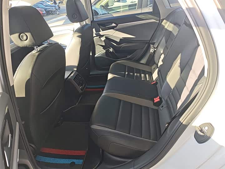 Фото 17 - Volkswagen Sagitar L