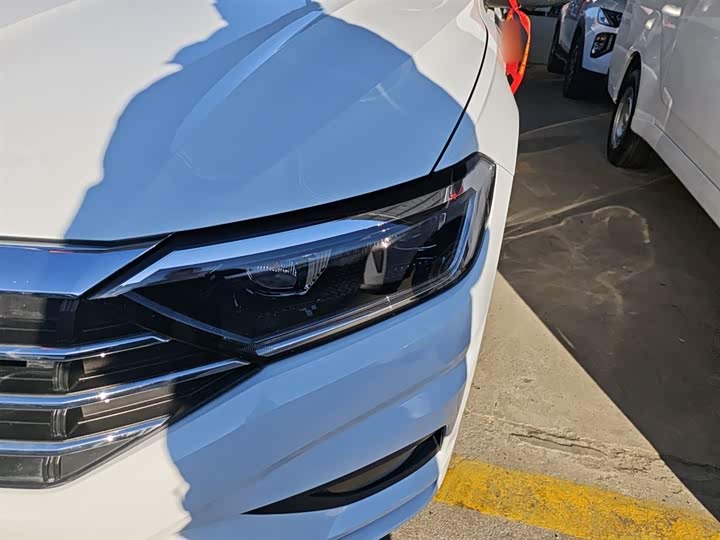 Фото 24 - Volkswagen Sagitar L