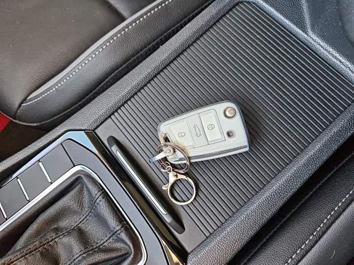 Фото 9 - Volkswagen Sagitar L